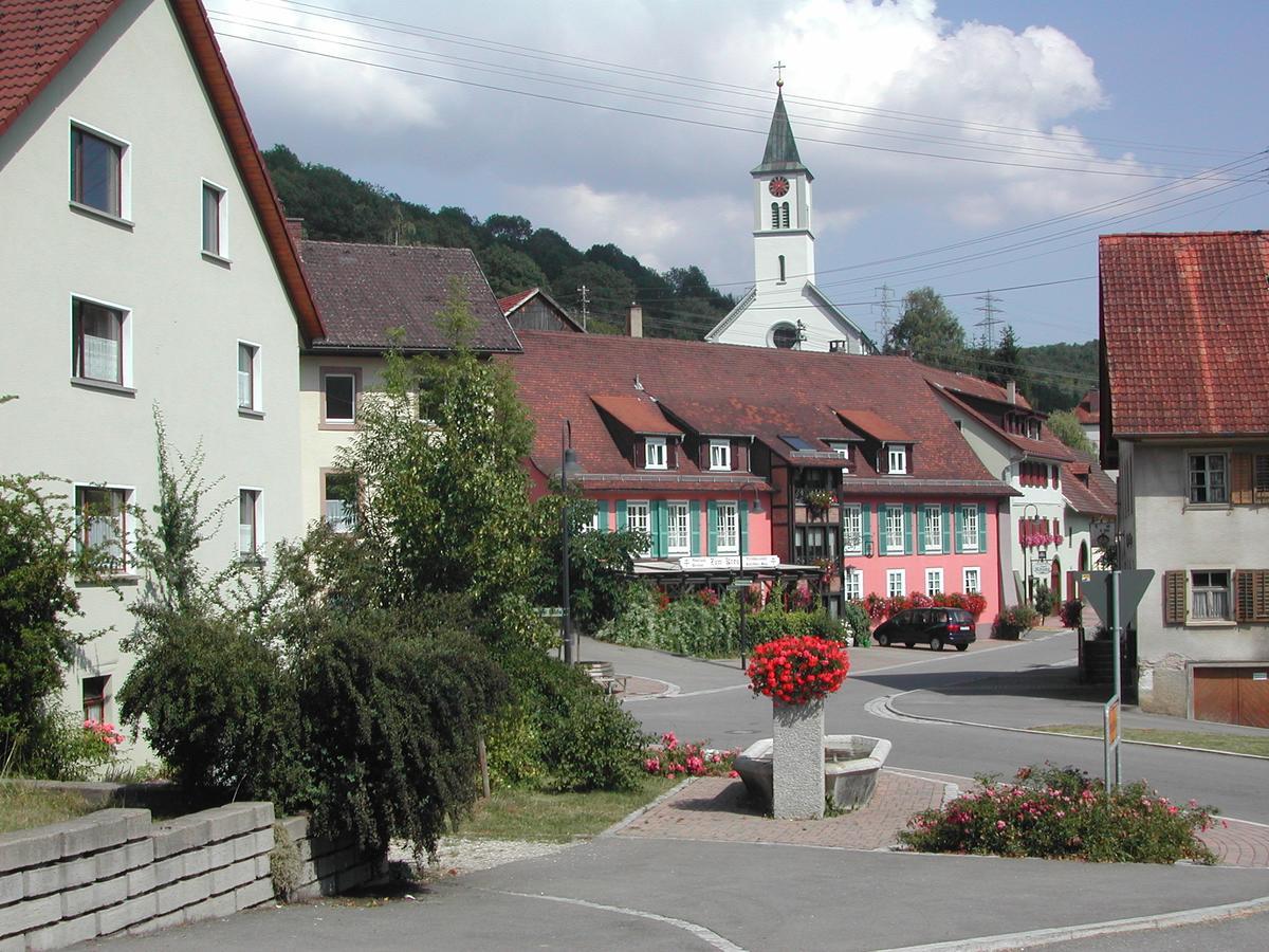 Gasthaus-Pension Zum Kreuz Stuhlingen Exterior foto